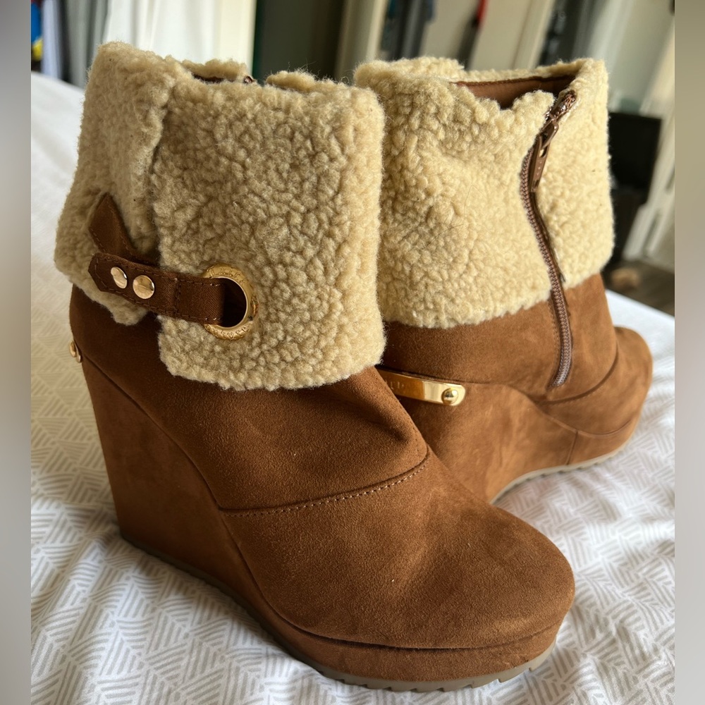 Juicy couture Brown wedge booties